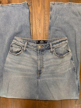 Hollister Light Wash Ultra High-Rise Dad Jeans